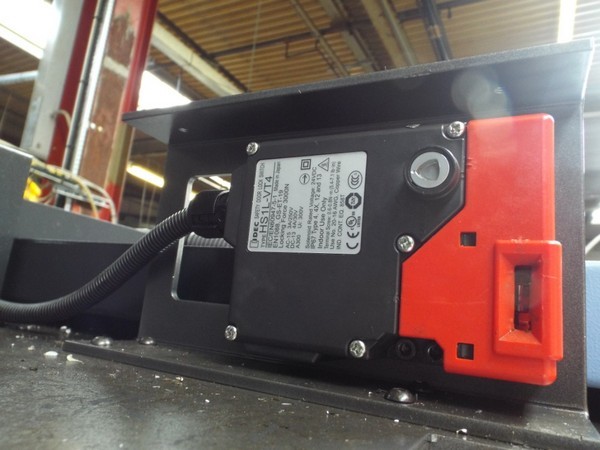 IDEC - HS1L-VT4 DOOR SAFETY SWITCH