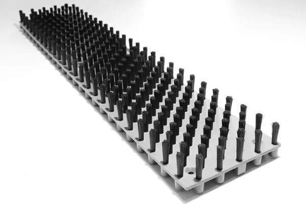 Mink Bürsten - FBL1330-K6 / Brush with fasteners on a metal sheet 
